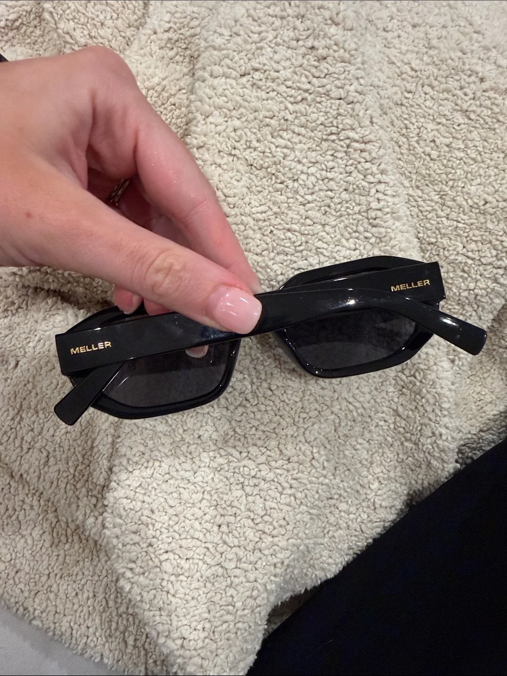 Meller Kessie All black sunglasses
